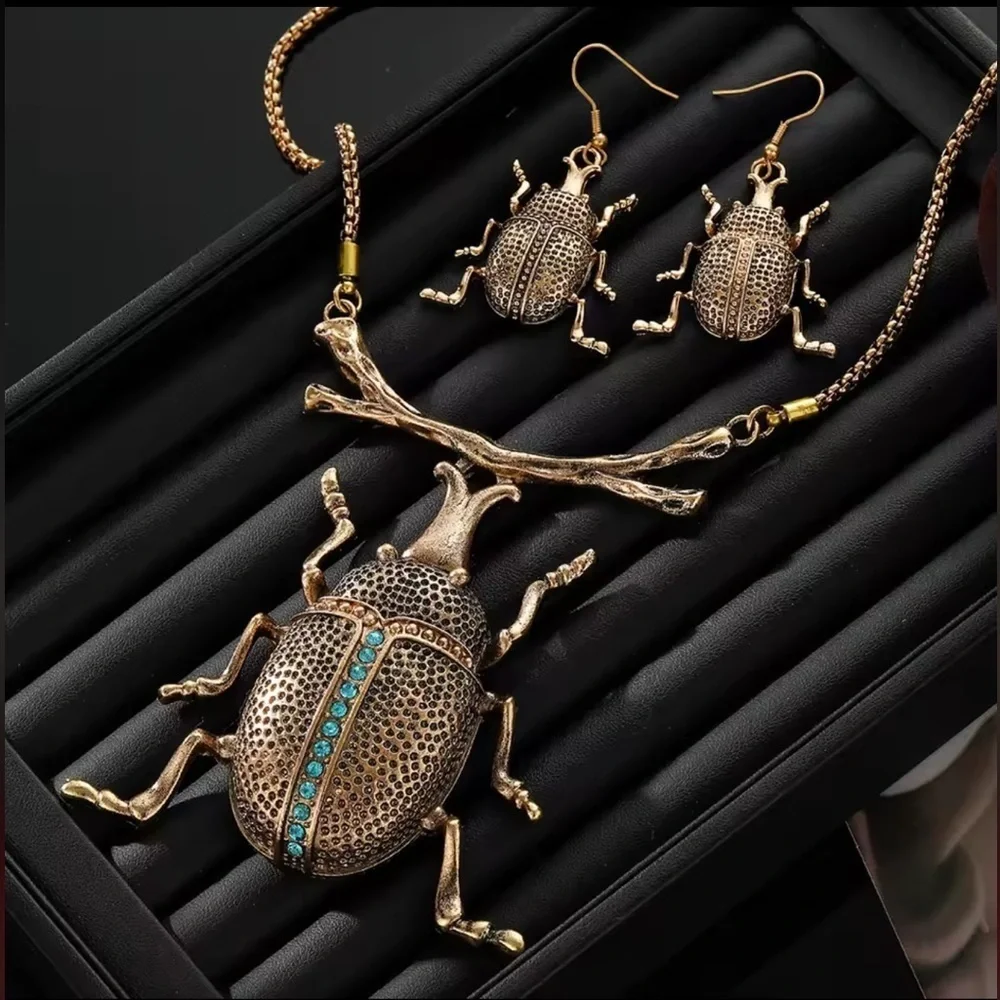 Vintage Beetle Jewelry Set – Necklace & Matching Earrings